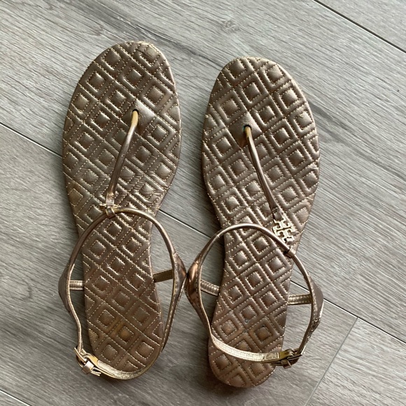 Flat Sandals - Picture 1 of 3